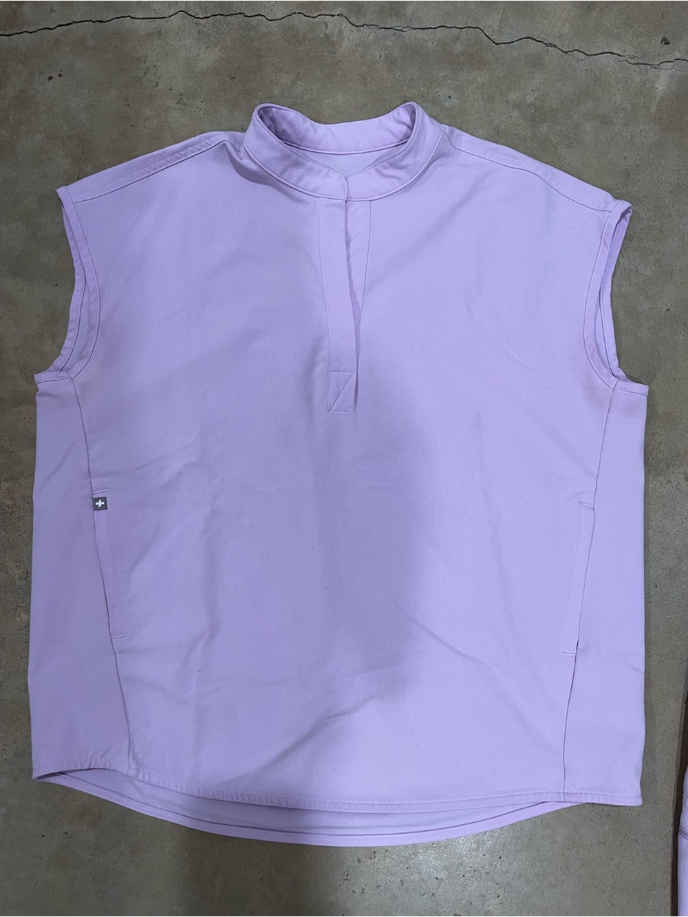 Figs Lavender Rafaela scrub top size small